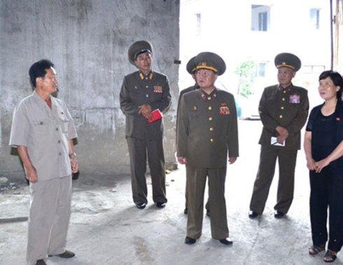 VMar Choe Ryong Hae (3rd L), Director of the KPA General Political Department, visits the Mushroom Research Institute of the DPRK State Academy of Sciences (Photo: Rodong Sinmun).