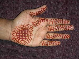 English: Simple henna (mehandhi) decoration on...