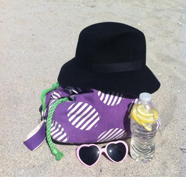 ♡WHAT'S IN MY BEACH BAG♡