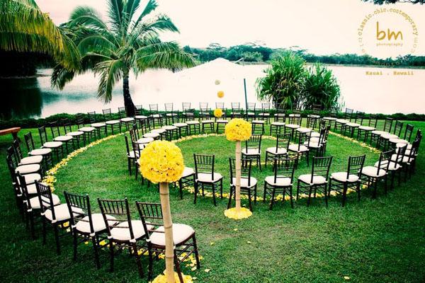 summer wedding ideas spiral ceremomy aisle blenda montoro photography Creative Seating for Outdoor Weddings