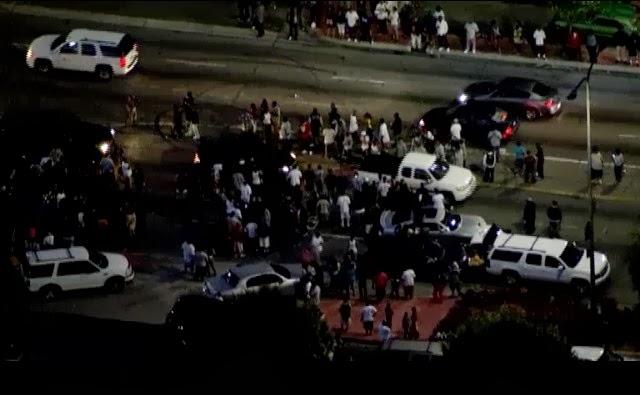 LAPD SHOOTS BEAN BAGS AT PROTESTORS!!!