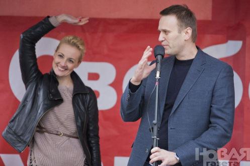 Navalny with his wife Yulia at a political rally last year.