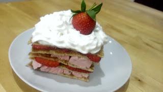 No bake cake: Strawberry ice-cream