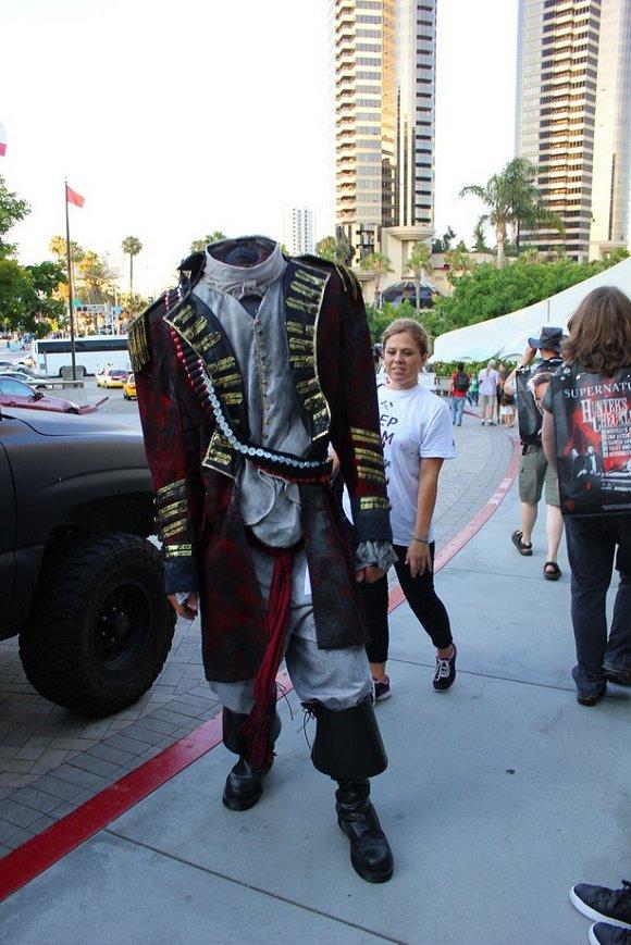 Top 10 Coolest Cosplay from Comic-Con 2013 headless-guy