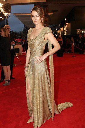 Stylish Thoughts – Kat Stewart – Actor in Offspring, Tangled and Underbelly