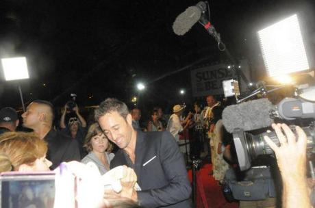 Hawaii Five-0′s ‘Sunset On The Beach 2011′ Red Carpet Event Attended by Thousands of Adoring Fans!