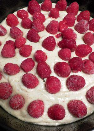 Raspberry, almond,buttermilk cake - Arrange raspberries