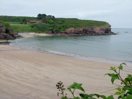 A Visit to Dunmore East, Ireland Had Us Feeling At Home the beach along the strand at dunmore east in county waterford - ireland