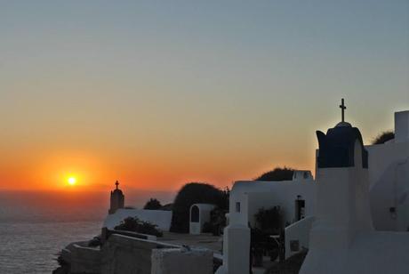 Perfect Sunsets in Santorini Perfect Sunsets in Santorini
