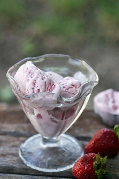 Strawberry Ice Cream for #IceCreamWeek 010