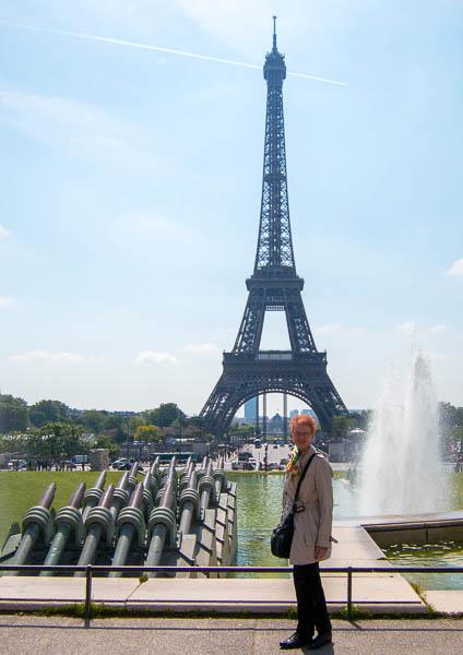 Photo of Joy in front of the Eiffel tower