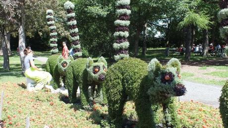 Mosaiculture 2013 at Montreal Botanical Garden All In a Row (gardener pruning) - Mosaiculture - Montreal Botancial Gardens