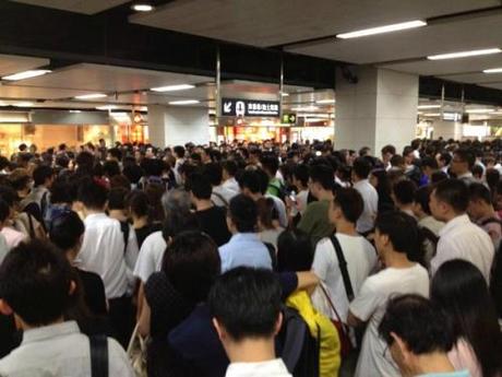 MTR passengers stranded during Typhoon Vincente in 2012. Image Source: Dan Leach