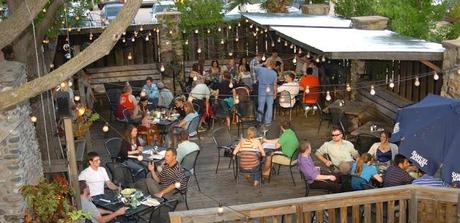5 Family-friendly restaurants that have a full bar 5 Family-friendly restaurants that have a full bar