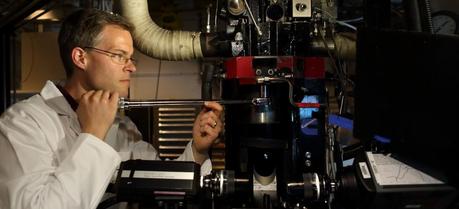 Low-Temperature Combustion Will Make Diesel Engines Cleaner, More Efficient Using new optical diagnostic techniques, Sandia National Laboratories combustion researcher Mark Musculus and his colleagues identified the sources of key pollutants from LTC engines. Understanding how LTC works as a combustion technique may lead to broader use of cleaner diesel engines. (Credit: Dino Vournas)