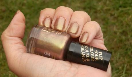 Rimmel London Metal Rush Gold Save The Queen Nail Polish Swatches Rimmel London Metal Rush Gold Save The Queen Nail Polish Swatches