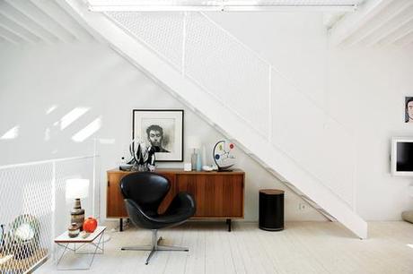 7 Ways to Decorate with Arne Jacobsen Furniture Photo