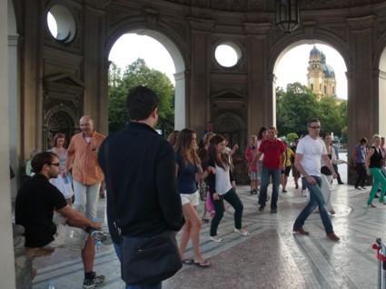 Encounters in Munich munich_dancing