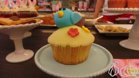 Avoid the Mess: Walkthrough to Cupcake Etiquette Eating Cupcake_NoGarlicNoOnions1