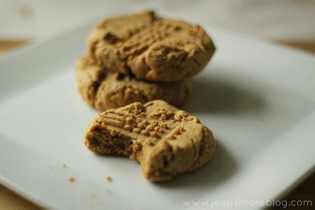 {5-Ingredient} Peanut Butter Protein Cookies