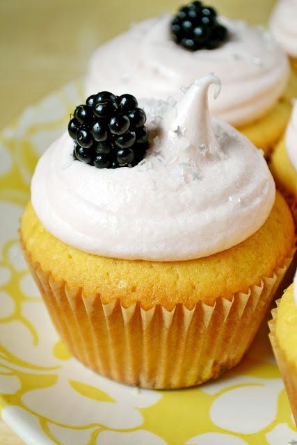 cupcakes, catie beatty, summer fruit, frosting, peach, blackberry, the prettiest cupcakes on earth, glitter, baking, star sprinkles