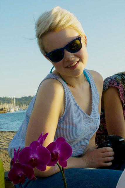 Catie Beatty, beach, summer, fashion, fleur d'elise, blonde, short hair, in style
