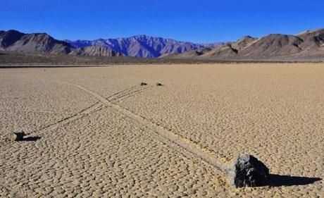 Death Valley Sailing Stones Mystery Image from www.hitfull.com