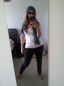 Do you like how I even put on the scarf and the big sunnies to look more the part? I'm too cool.