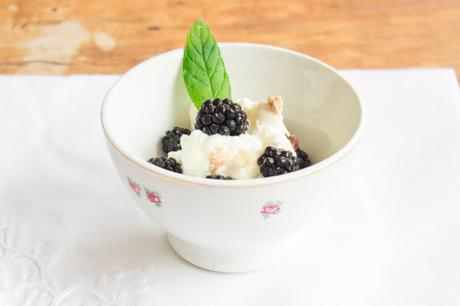 Whipped cream with blackberries recipe