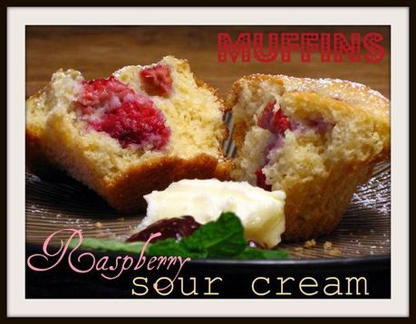 Raspberry sourcream muffins-2