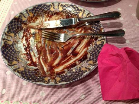 empty plate vintage design pink decor belgian waffles devoured bruges
