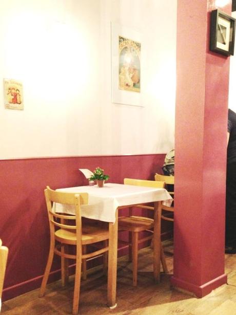 pink decor ginger bread tea room bruges quaint wooden tables review recommendation for waffles