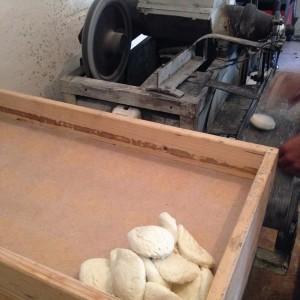 A Thin and Crunchy Ball with Sesame Seeds Kaak_Byblos06