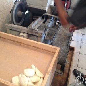 A Thin and Crunchy Ball with Sesame Seeds Kaak_Byblos05