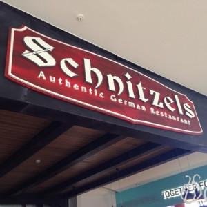 Schnitzels_Hotdog_City_Mall02