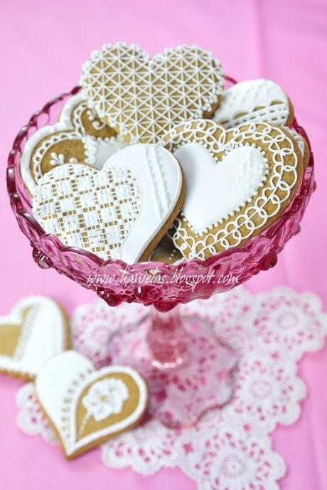 Lace Decorated Wedding Cookies
