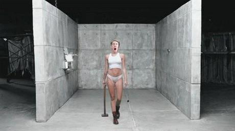 Miley-cage-3-o