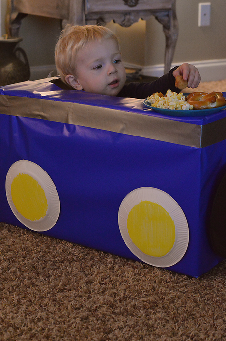 #ad DIY Drive-in Family Movie Night