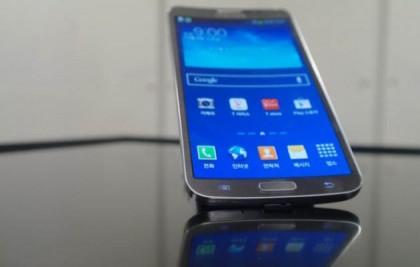 Samsung Releases Galaxy Round   Smartphone With Curved Display Screen