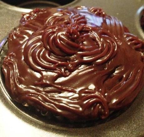 chocolate swirl icing on cupcake
