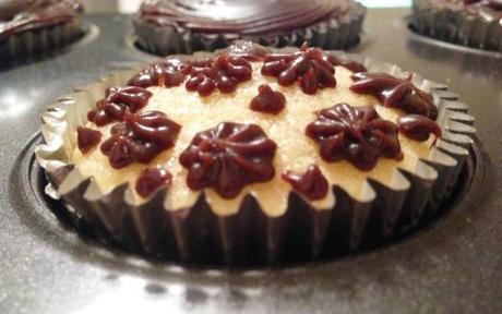 flower decorated chocolate cupcake easy how to using silver spoon designer icing