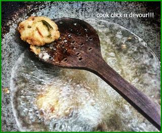Aval vadai(Deep fried dumplings with beaten rice)(No soak no grind recipe)