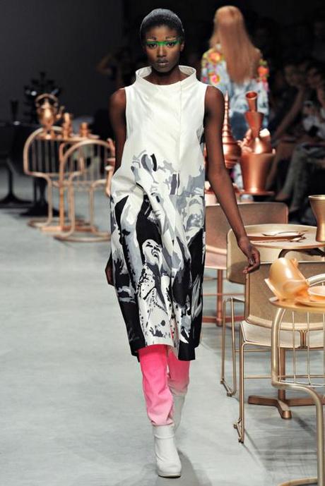 Cool prints and futuristic silhouettes brought a freshness to... Cool prints and futuristic silhouettes brought a freshness to Thursdays Manish Arora fashion show.
Feminine yet practical, this beautiful dress is on my wish list :)
xoxo LLM