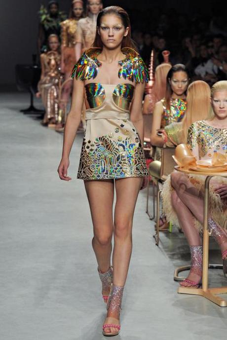 This beautiful wing shaped Wrap is a golden show stopper at the... This beautiful wing shaped Wrap is a golden show stopper at the Manish Arora show in Paris.
All things winged seem to be trendy right now, but i havent yet seen anybody wrapped in wings, so this is a great piece of trend development.
xoxo LLM