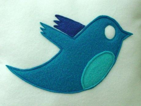 Twitter-bird-icon-pillow_3