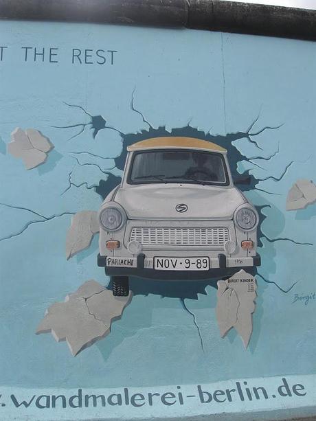 BERLIN WALL East Side Gallery, Graffiti (September 2011)
