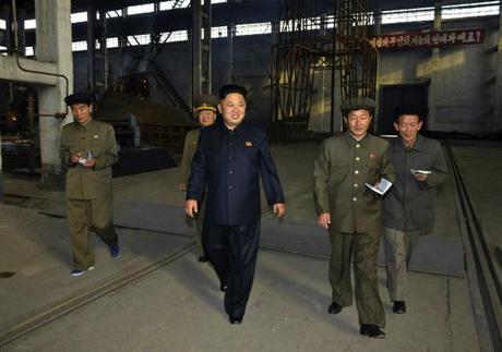 Kim Jong Un (C) tours a shipyard managed Chu So'ng-ho (Photo: Rodong Sinmun).