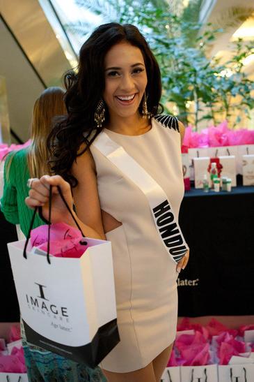 Miss Universe fashion day Crocus City Mall 2013 Diana Schoutsen Mendoza of Honduras