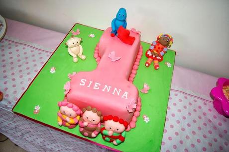 Iggle piggle first 1st birthday cake pink girls