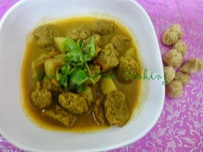 Aloo Soyabean Chunks Curry1.jpg
